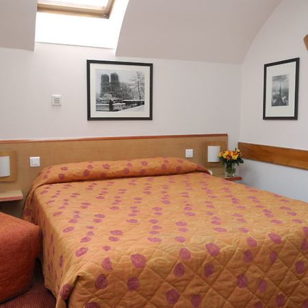 Hotel Hospitel Paris Ngoại thất bức ảnh